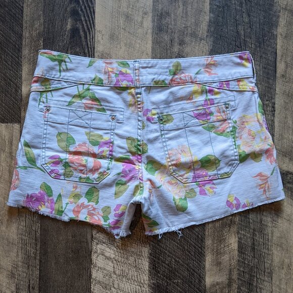 Pilcro and the Letterpress Wanderer Floral Shorts - Picture 3 of 6